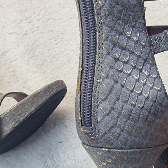 Jessica Simpson Celsus Ankle Cuff Strappy Dress Sandals, Gunmetal Size 10M - Picture 10 of 10